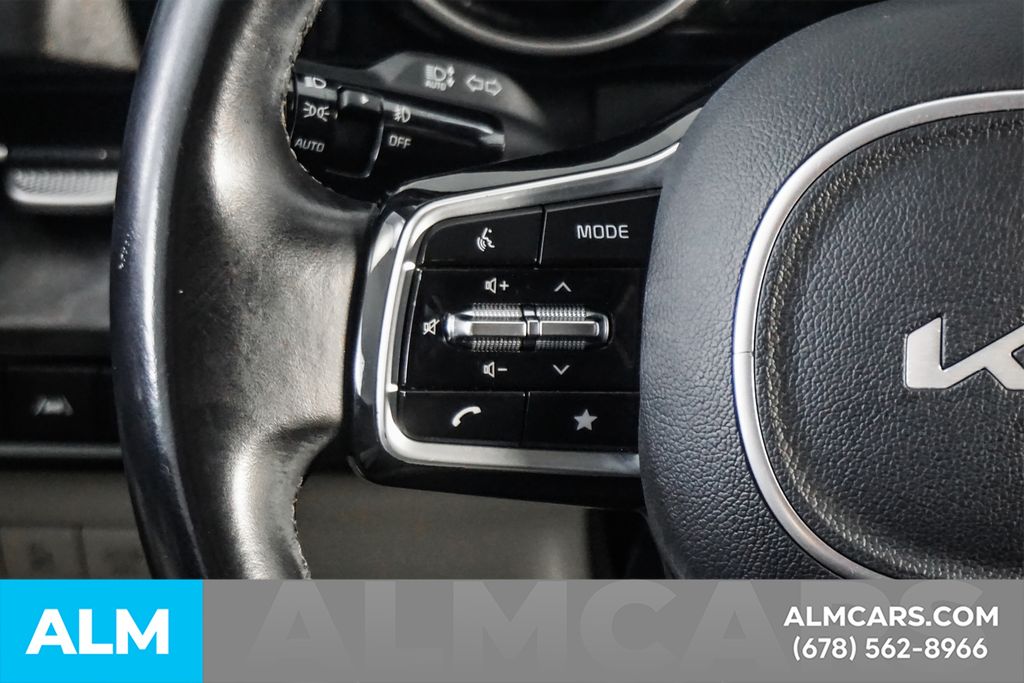 Used 2022 White Kia SX image 25