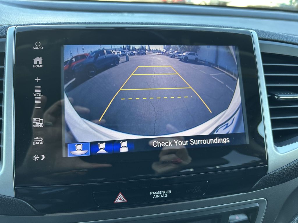 Thumbnail: 2017 Honda Pilot - 17