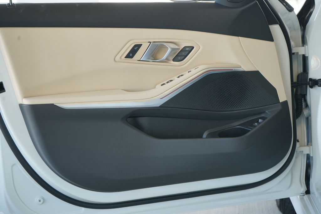 Thumbnail: 2025 BMW 3 Series - 8