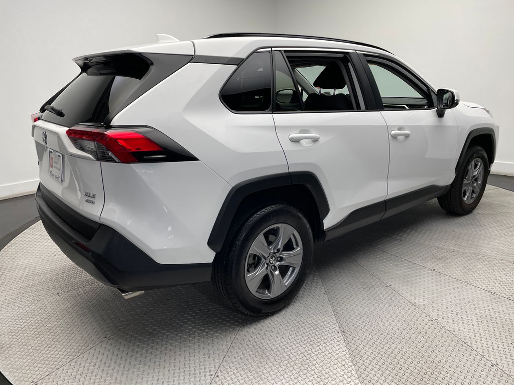 2022 Toyota RAV4 XLE 5