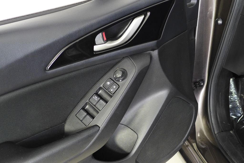 Thumbnail: 2016 Mazda Mazda3 - 12
