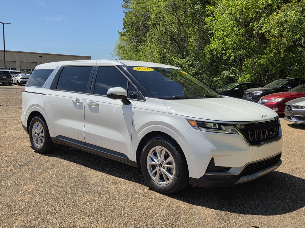 2023 Kia Carnival LX FWD