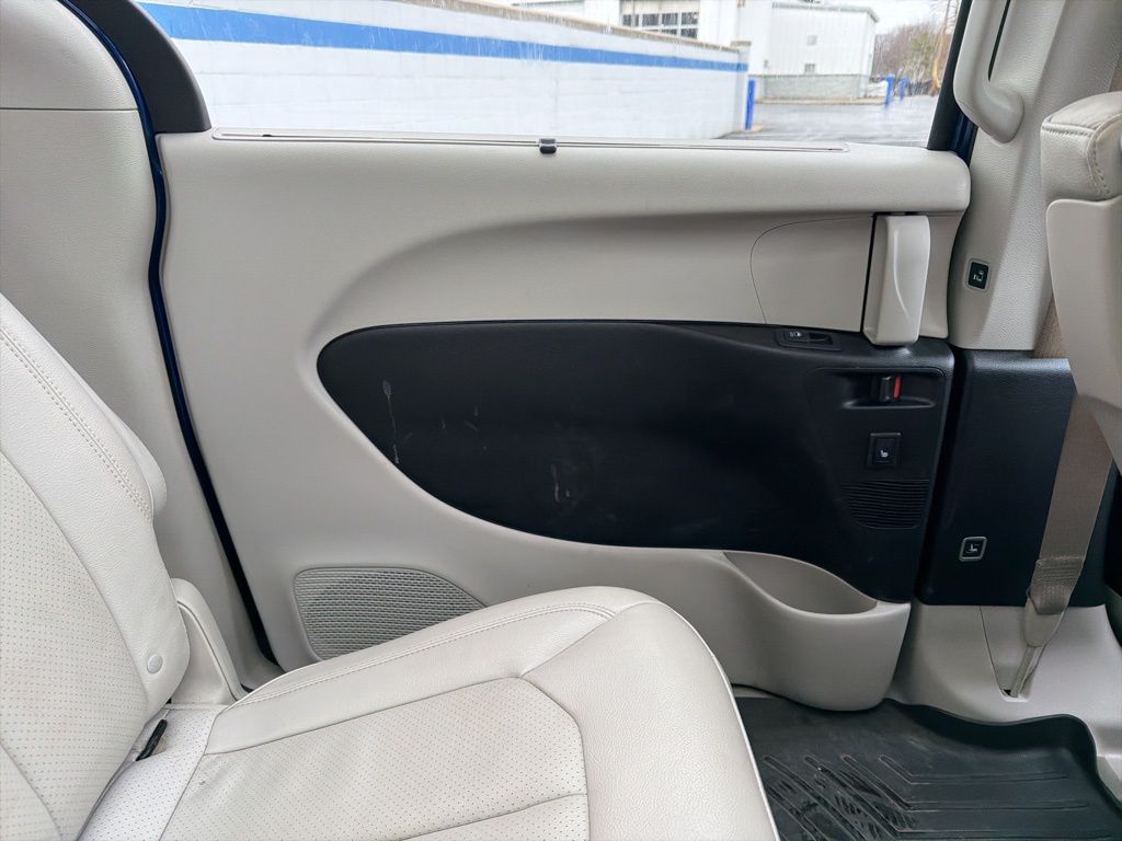 Thumbnail: 2019 Chrysler Pacifica - 21