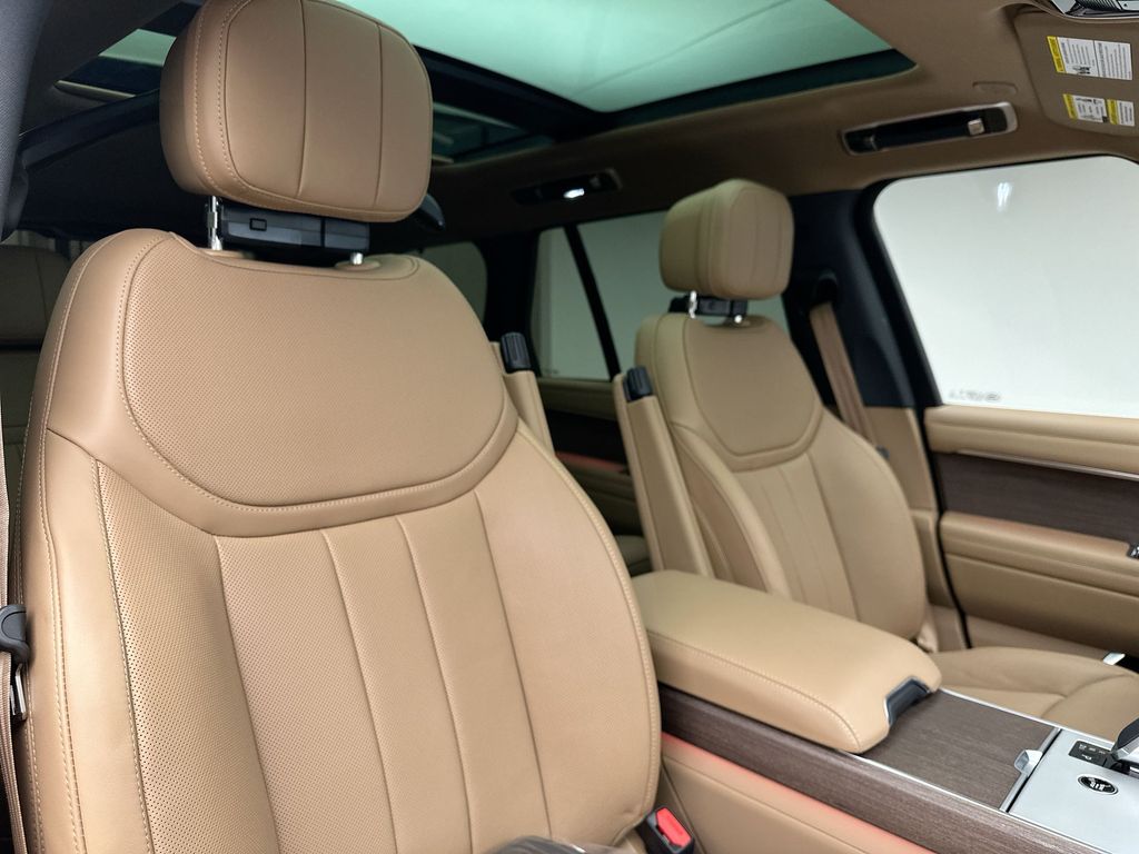 Thumbnail: 2026 Land Rover Range Rover - 6