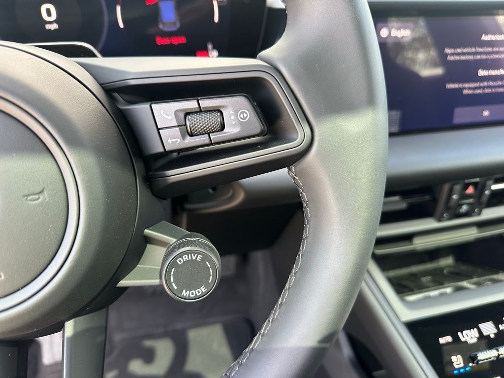 Thumbnail: 2026 Porsche Macan - 17