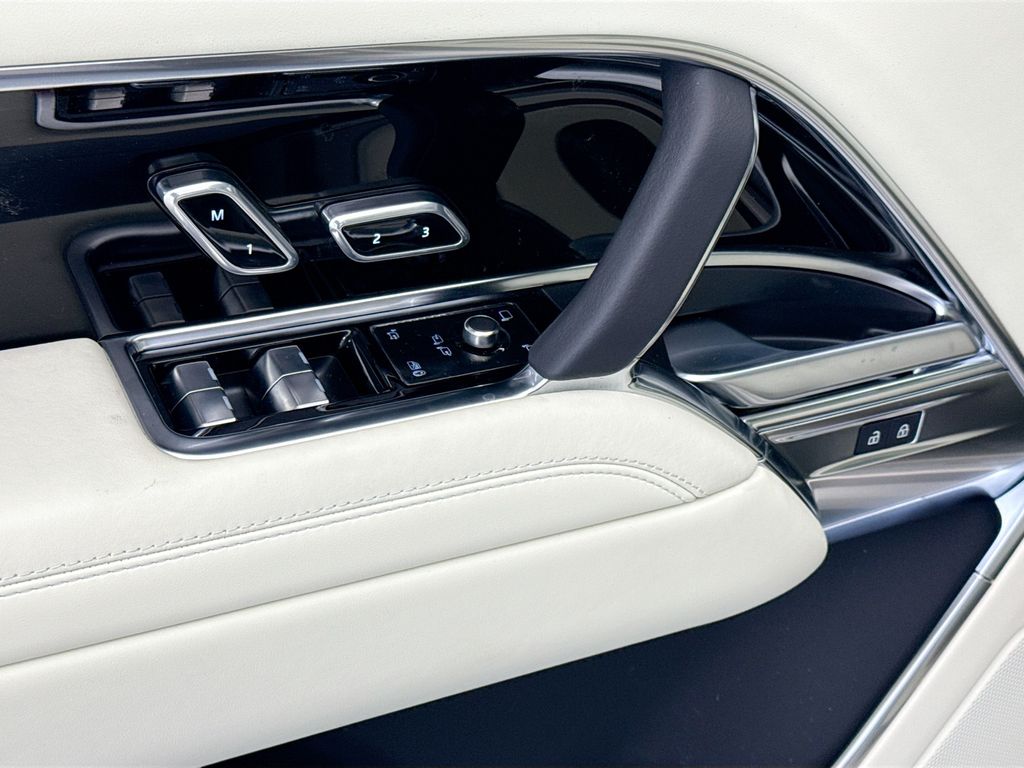 Thumbnail: 2026 Land Rover Range Rover - 22