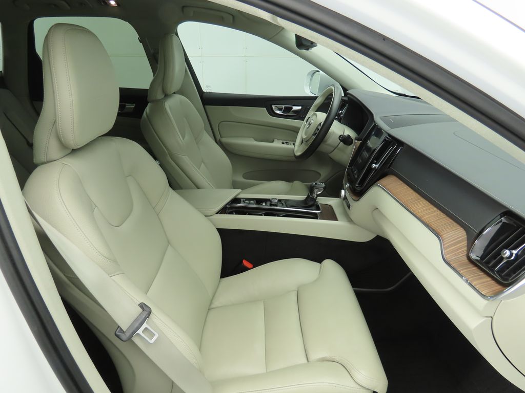 Thumbnail: 2019 Volvo XC60 - 20