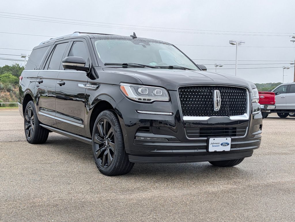 Infinite Black Metallic Clearcoat 2024 Lincoln Navigator SUV / Crossover Four-Wheel Drive Automatic