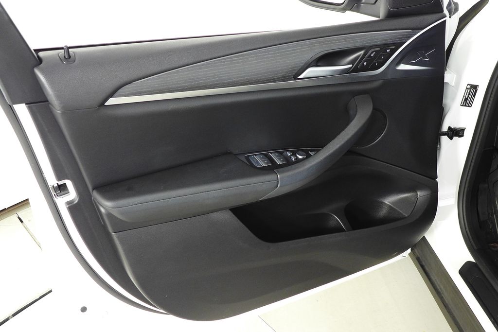 Thumbnail: 2022 BMW X4 - 11