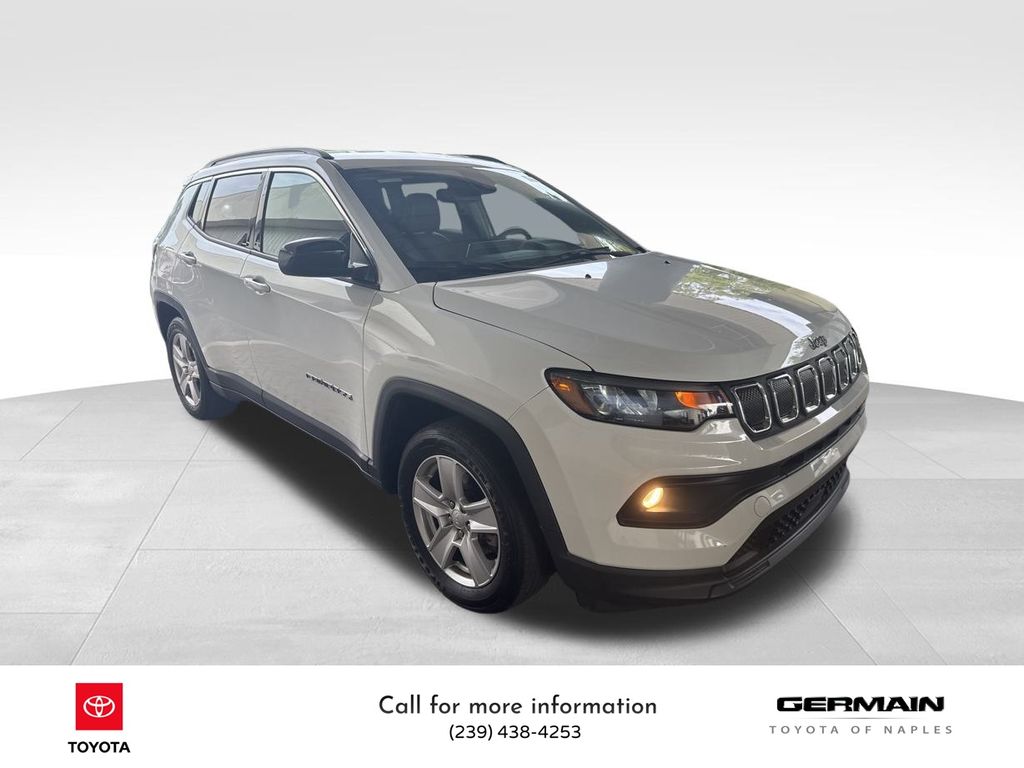 2022 Jeep Compass Latitude photo 3