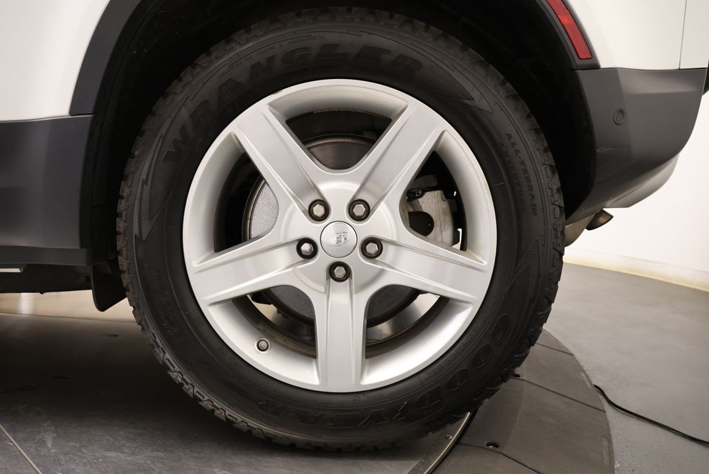 Thumbnail: 2020 Land Rover Defender - 10