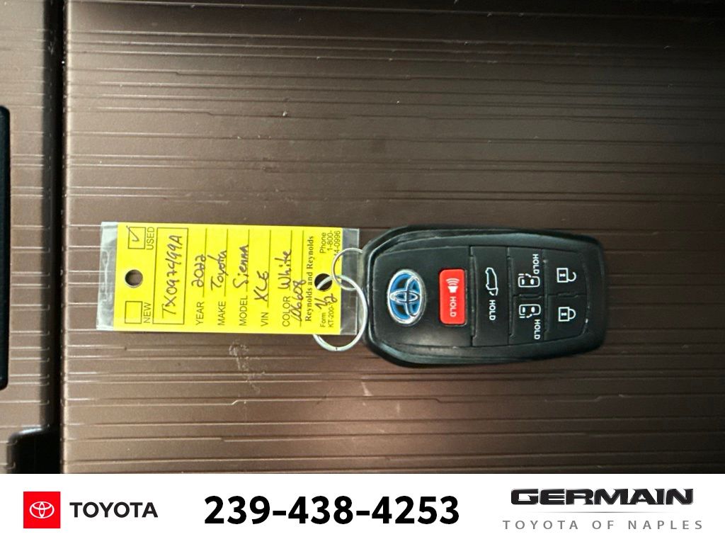 Used 2022 Silver Toyota XLE image 17