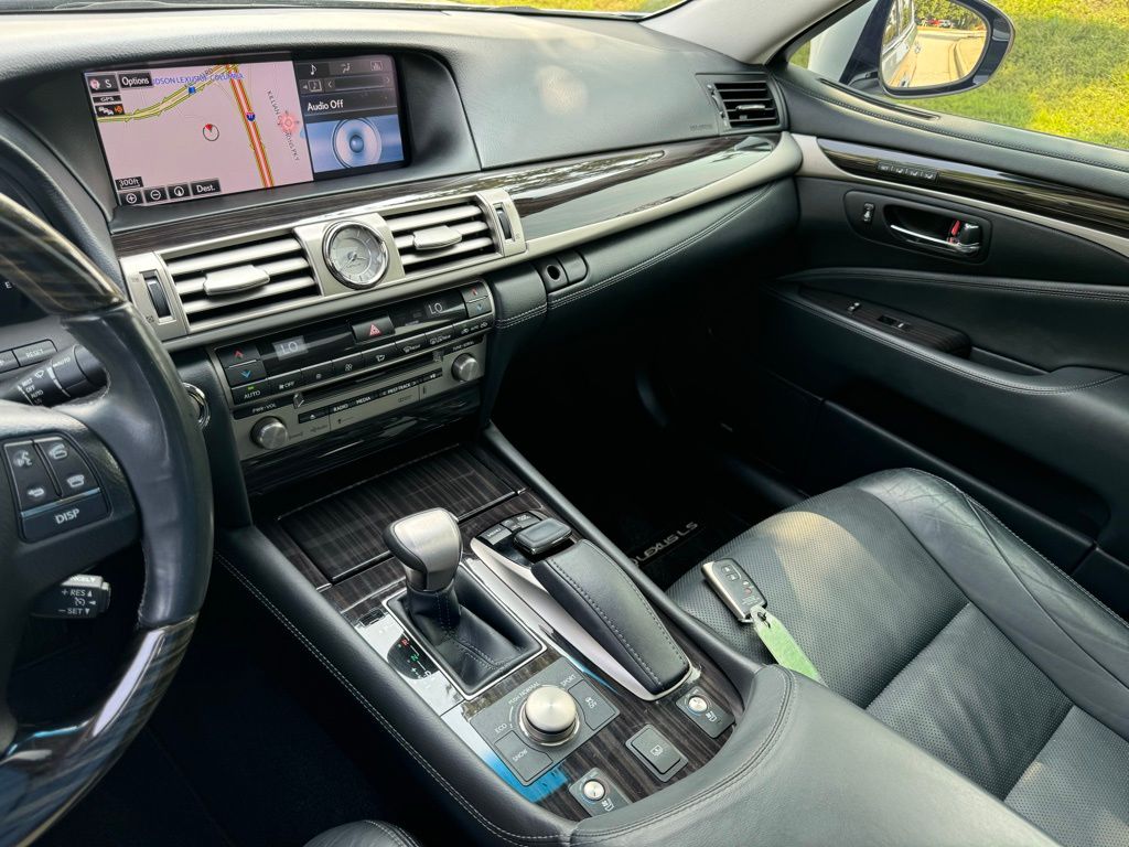 2015 Lexus LS 460 29