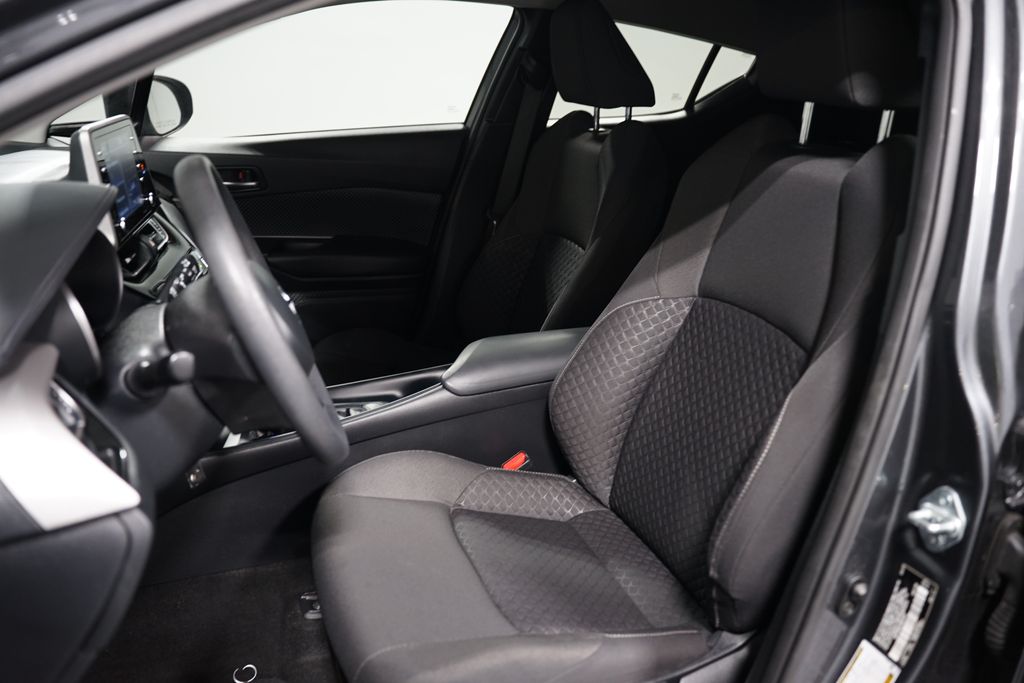 2021 Toyota C-HR LE 6