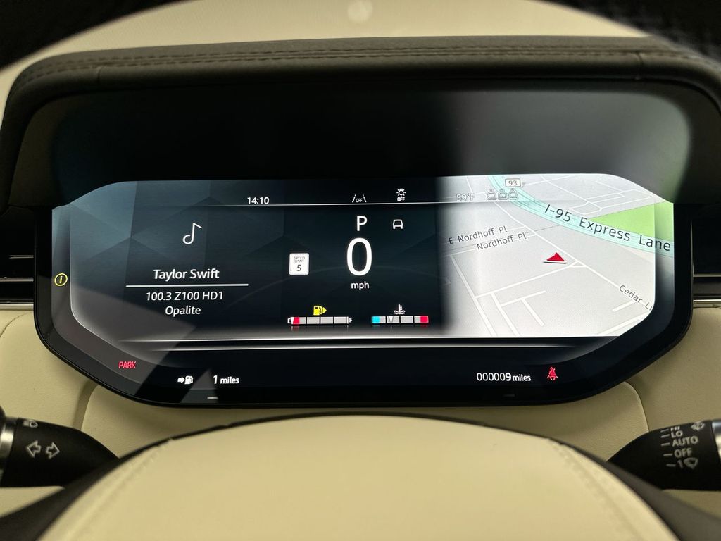 Thumbnail: 2026 Land Rover Range Rover - 15