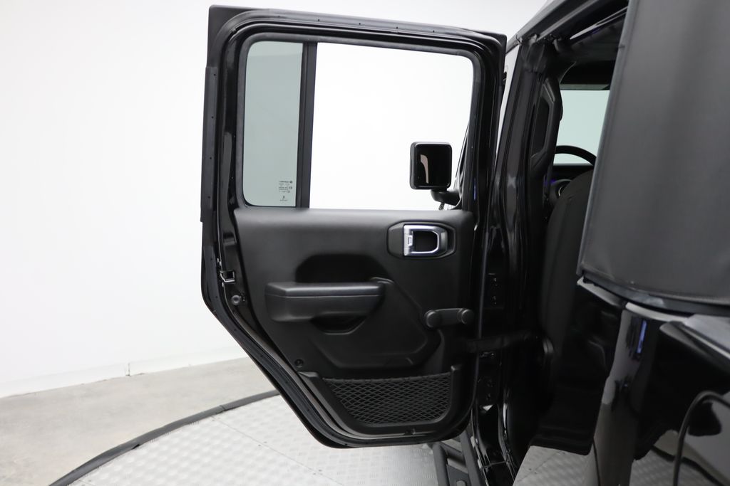 Thumbnail: 2023 Jeep Gladiator - 21