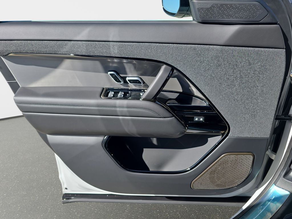 New 2026 White Land Rover Dynamic SE image 28
