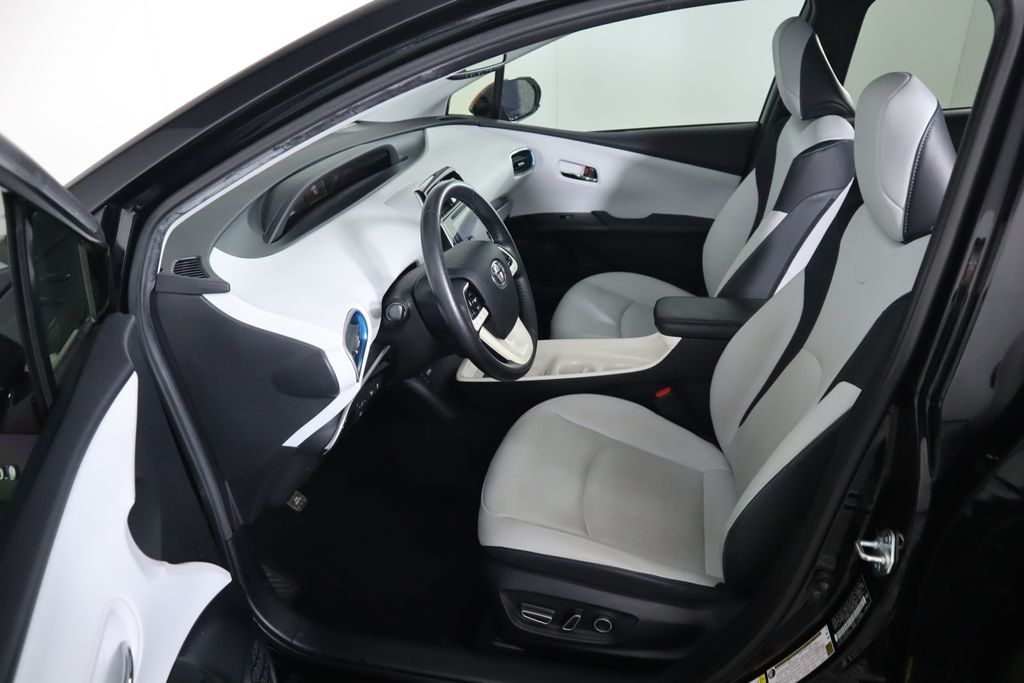 2016 Toyota Prius Four 19