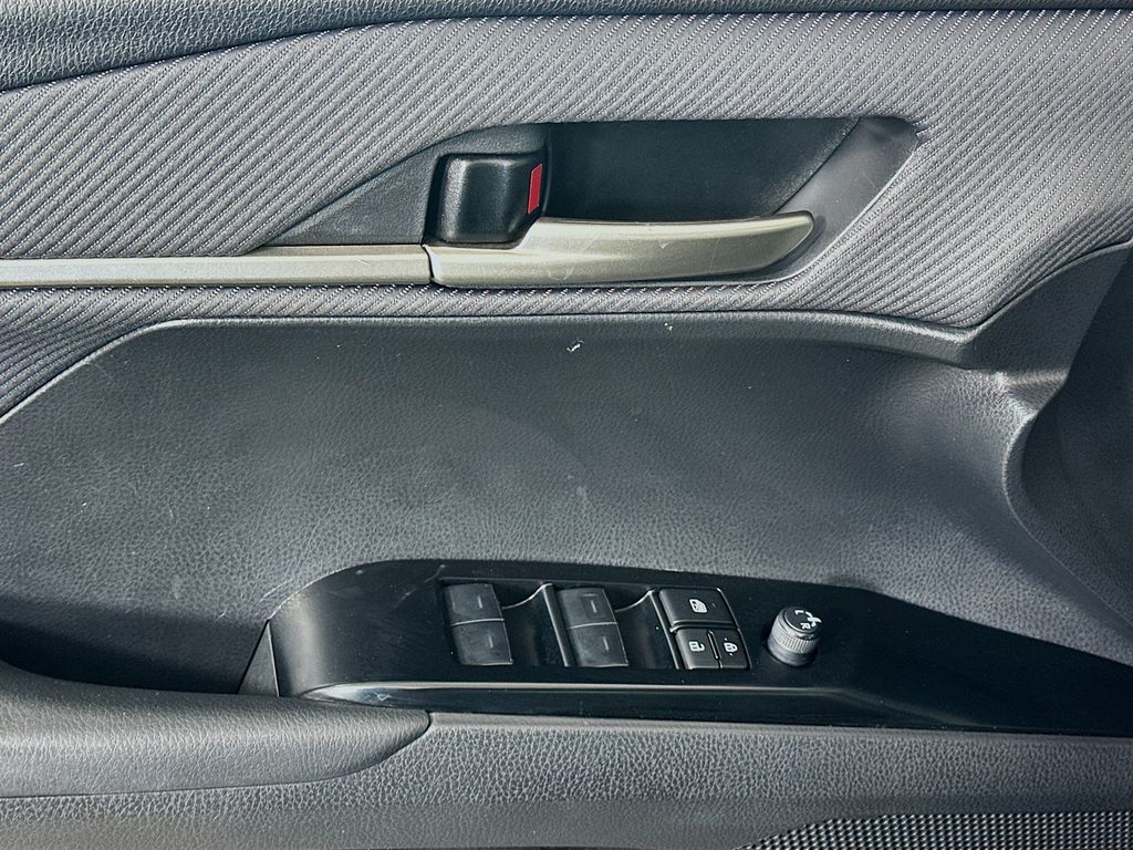 Thumbnail: 2025 Toyota Camry - 18