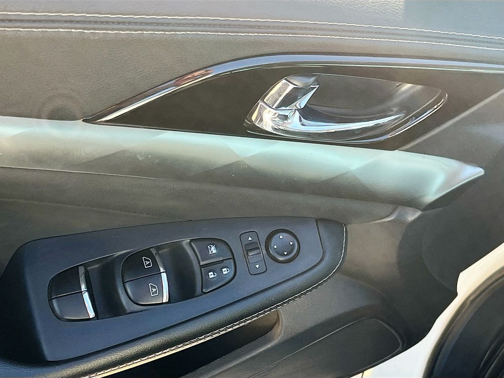 Used 2019 White Nissan 3.5 S image 17