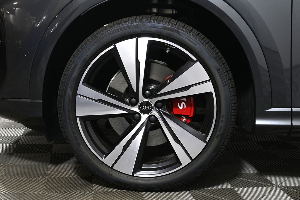 Thumbnail: 2026 Audi SQ5 - 12