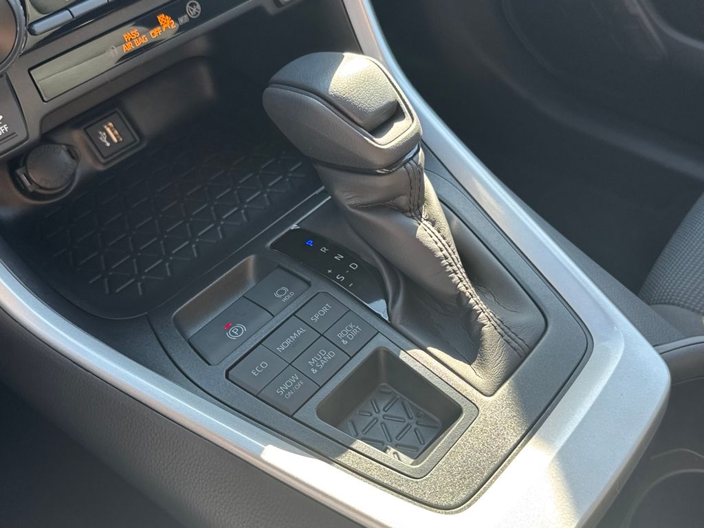 2025 Toyota RAV4 LE photo 20