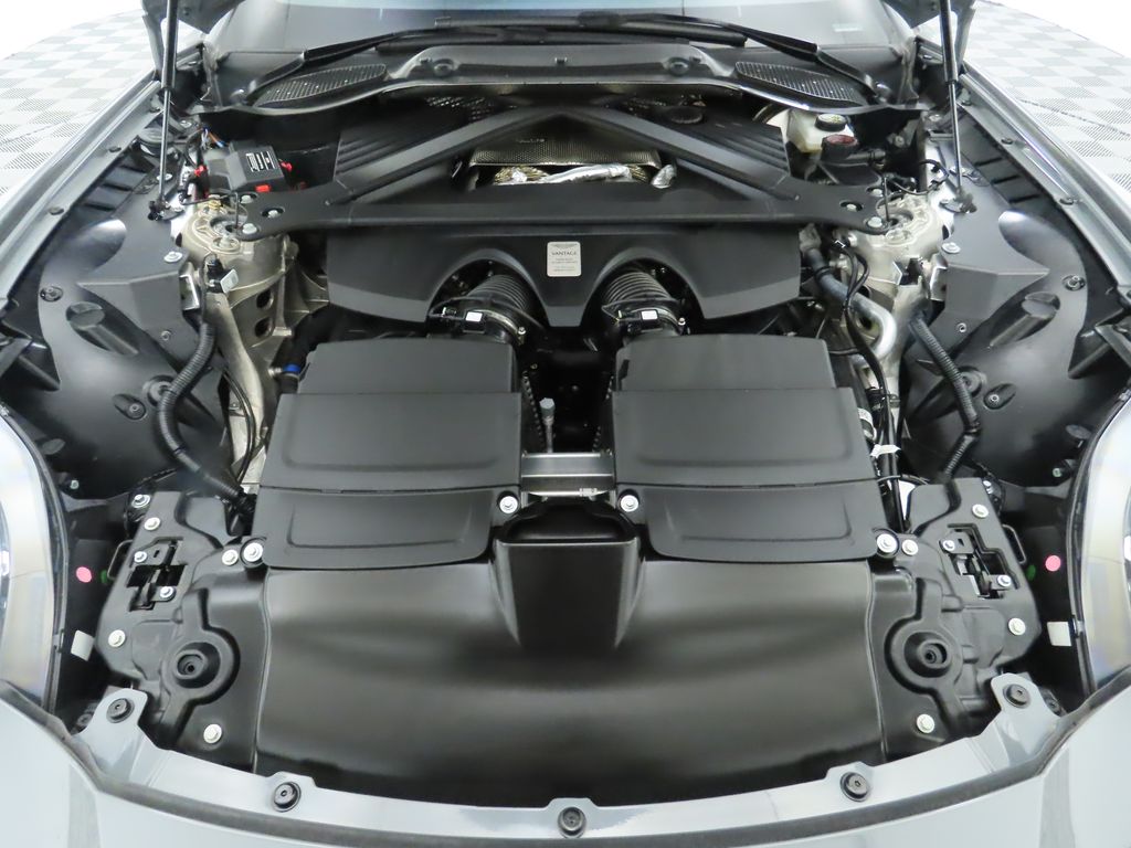 Thumbnail: 2025 Aston Martin Vantage - 25