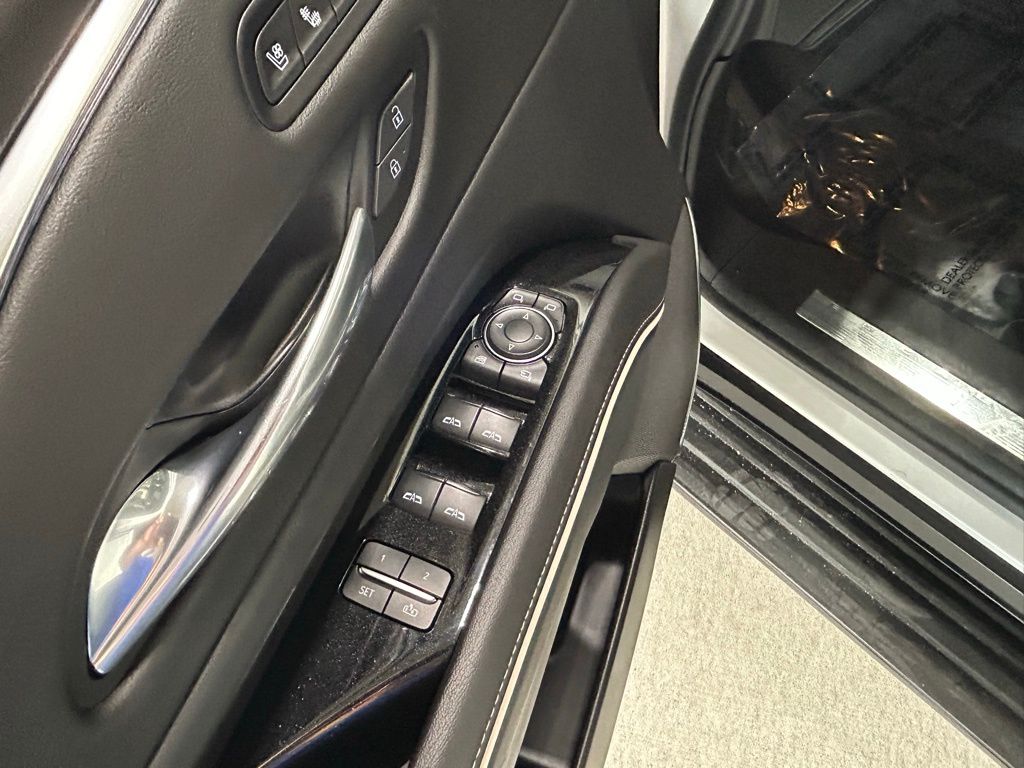 Used 2022 Crystal White Tricoat Cadillac Sport image 20