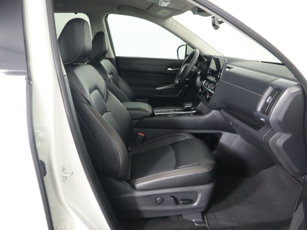 Thumbnail: 2024 Nissan Pathfinder - 20