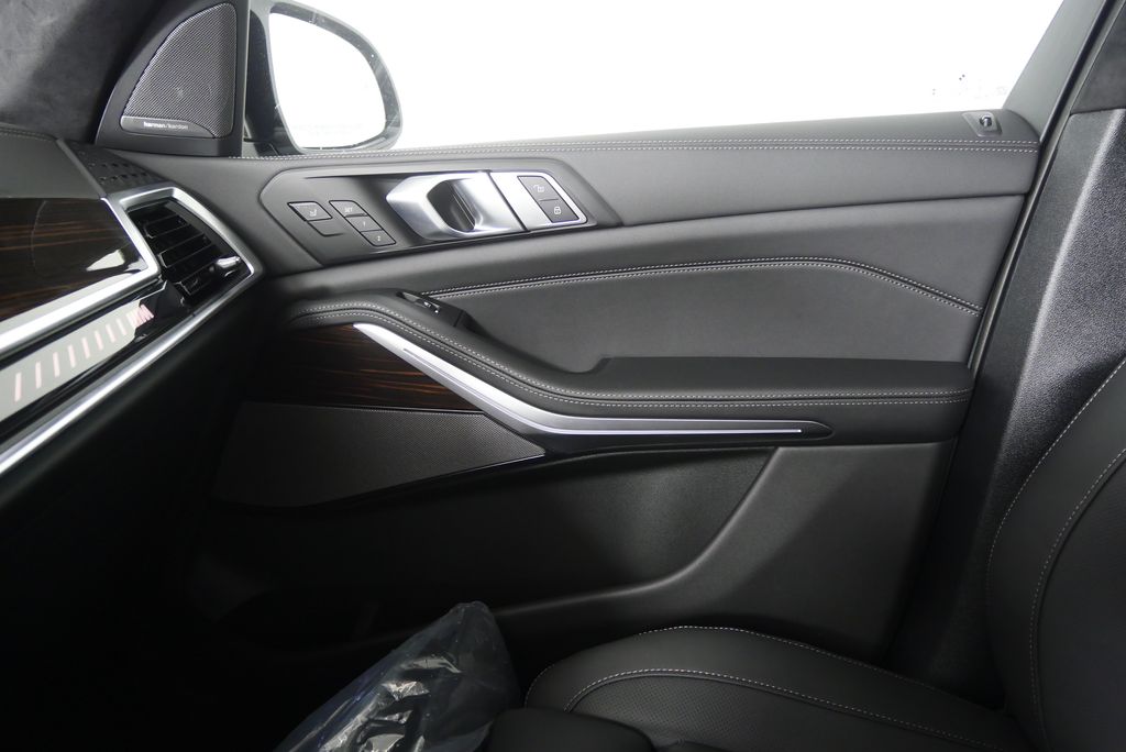 Thumbnail: 2026 BMW X7 - 26