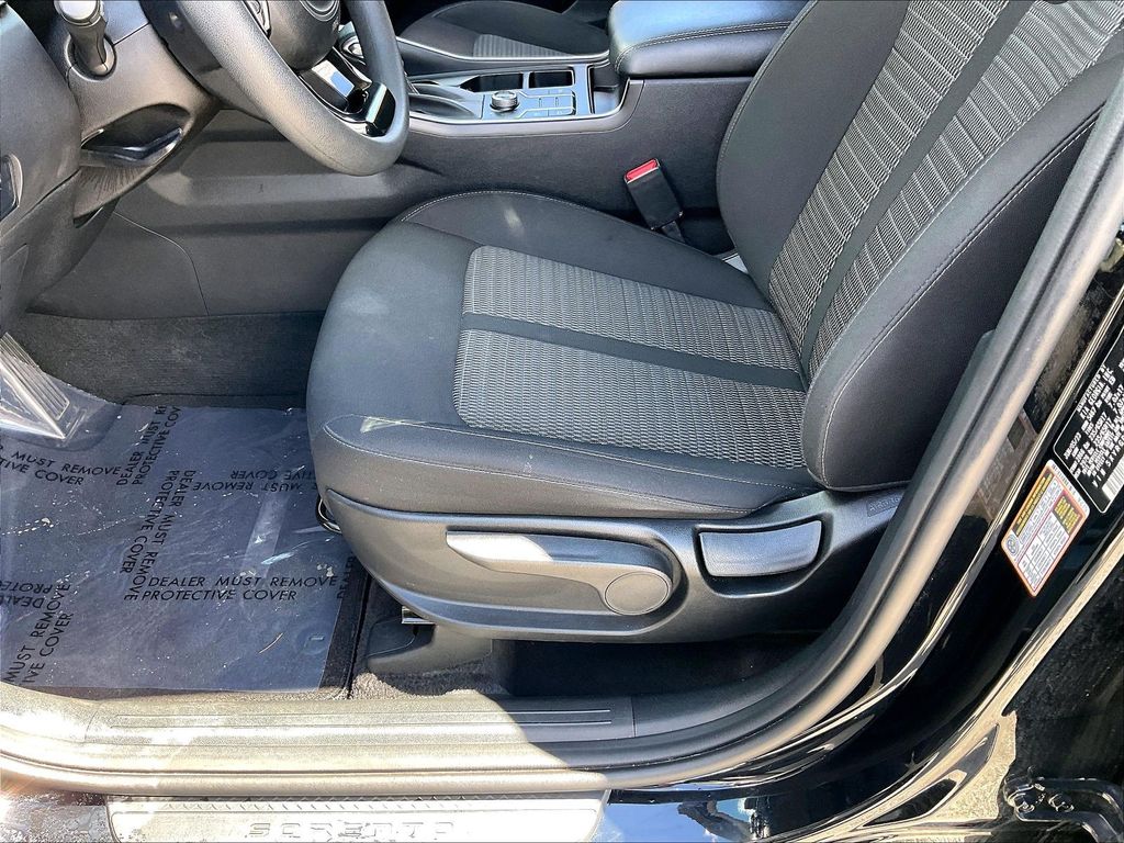 2023 Kia Sorento — photo 34