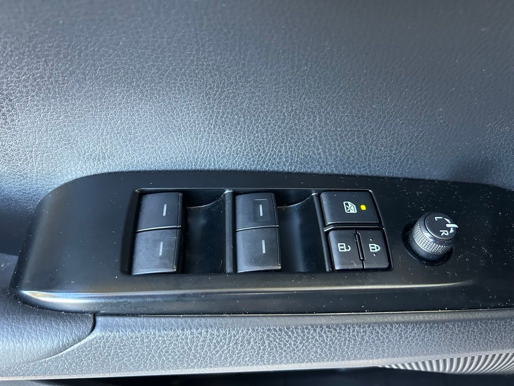 Thumbnail: 2025 Toyota Camry - 17