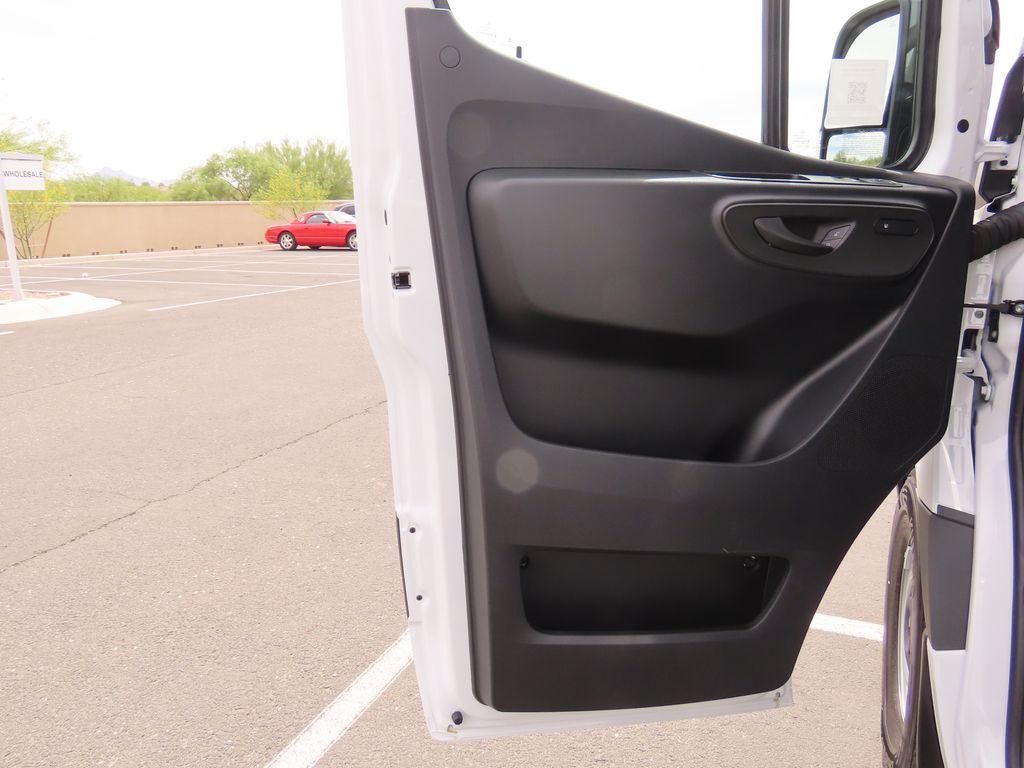 Thumbnail: 2025 Mercedes-Benz Sprinter - 22