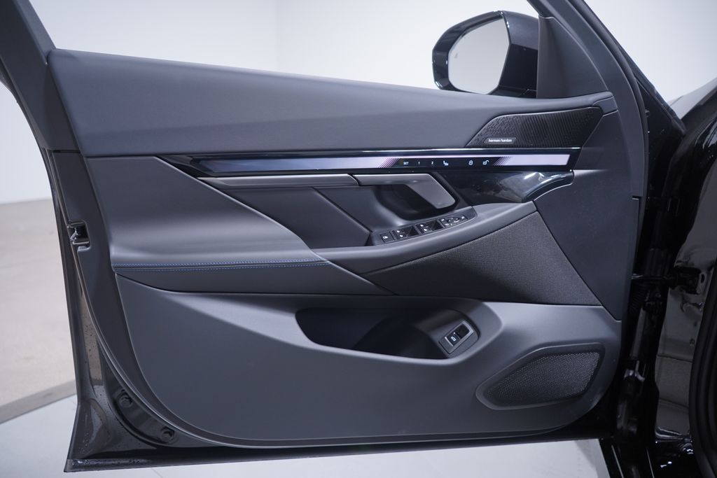 2025 BMW i5 eDrive40 10