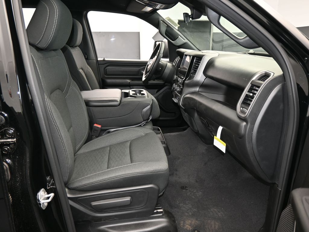 New 2026 Diamond Black Crystal Pearlcoat Ram Express image 38