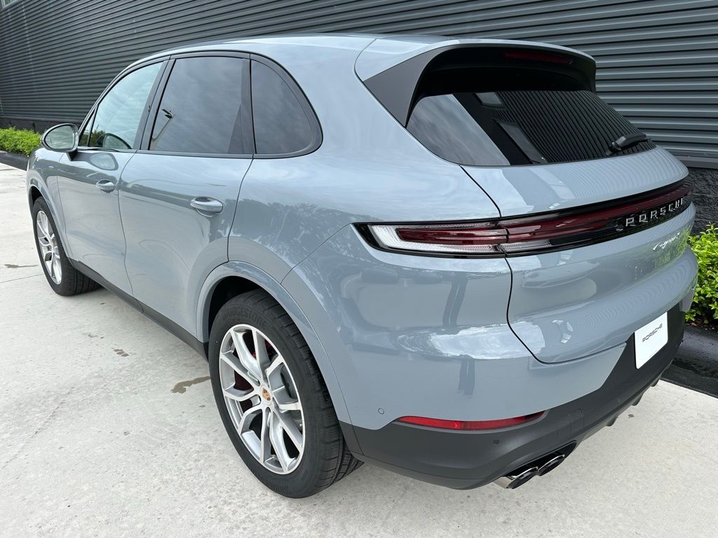 Thumbnail: 2026 Porsche Cayenne - 3