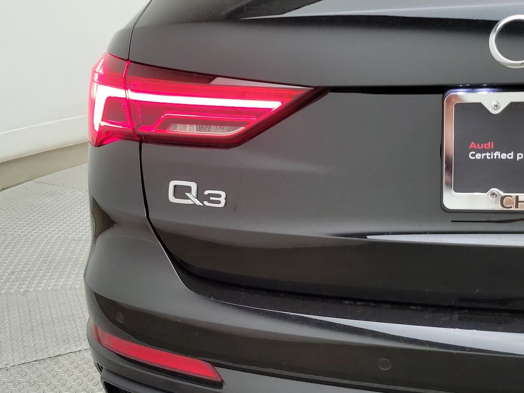 Thumbnail: 2024 Audi Q3 - 9