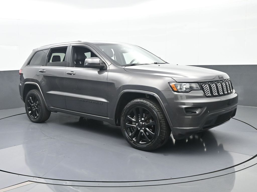 Used 2019 Granite Crystal Metallic Clearcoat Jeep Altitude image 8