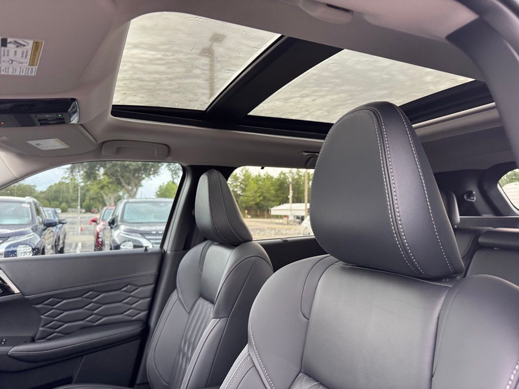 2025 Mitsubishi Outlander SEL photo 23