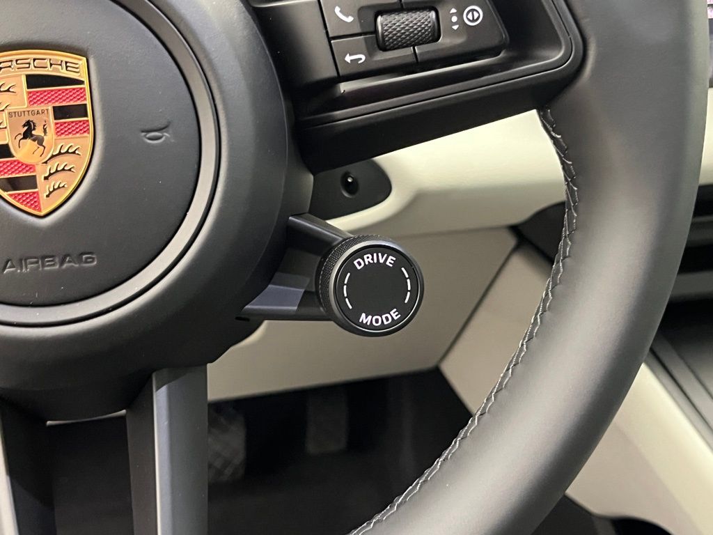 Thumbnail: 2025 Porsche Macan - 15