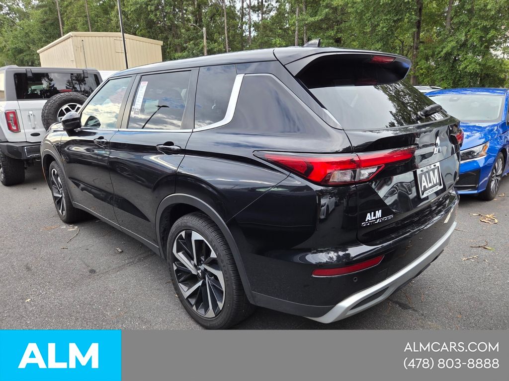 Used 2024 Silver Mitsubishi SE image 15