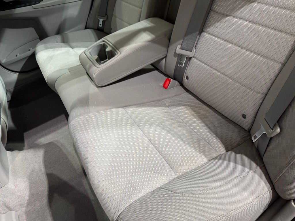 Thumbnail: 2015 Toyota Camry - 18