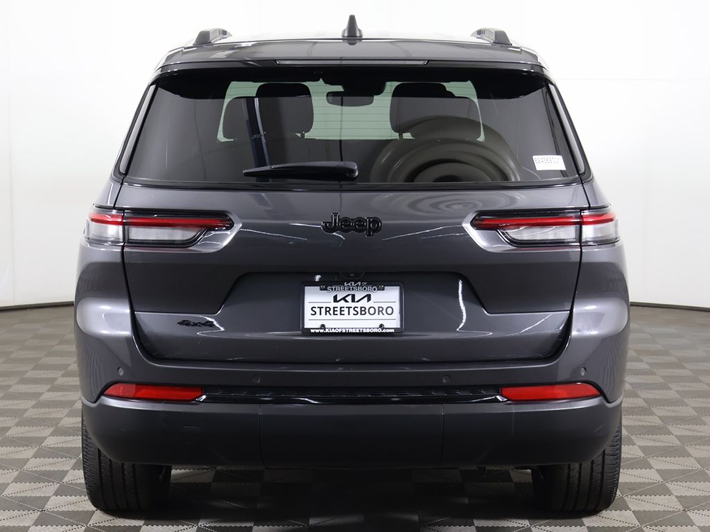 Used 2023 Gray Jeep Altitude image 13