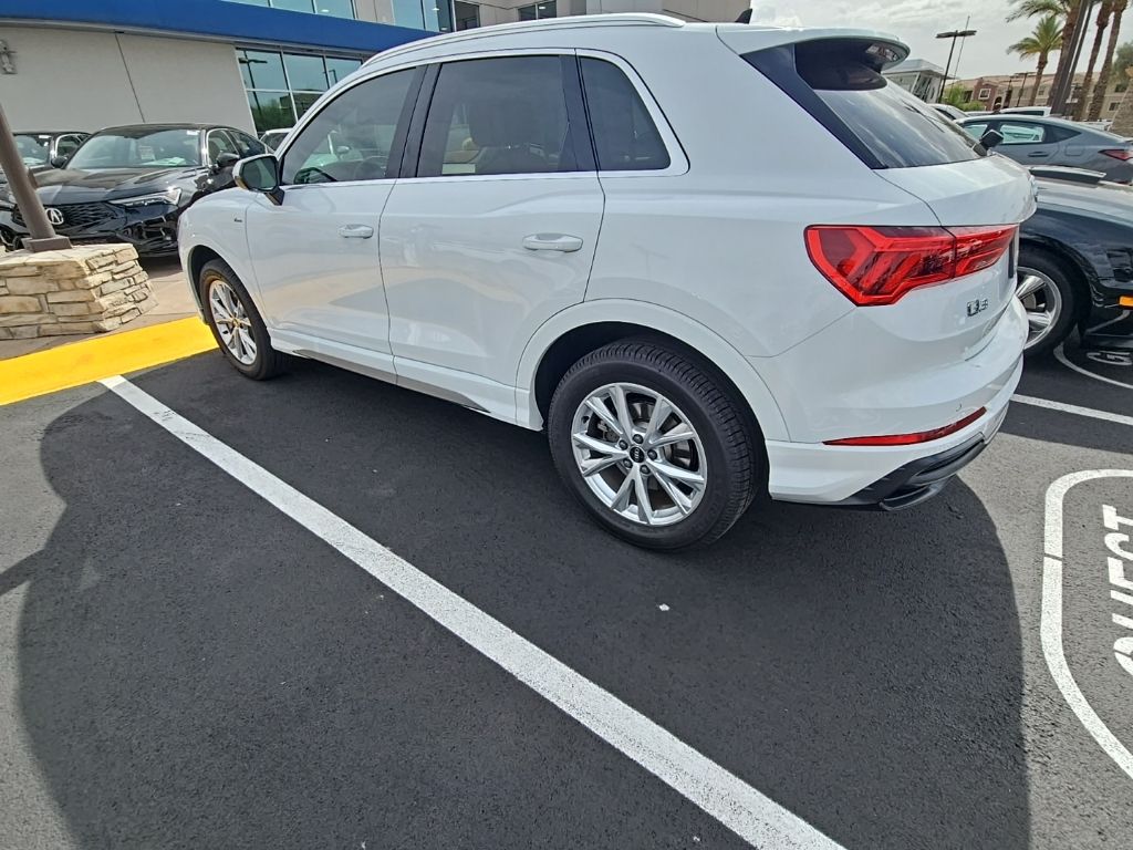 Thumbnail: 2022 Audi Q3 - 3