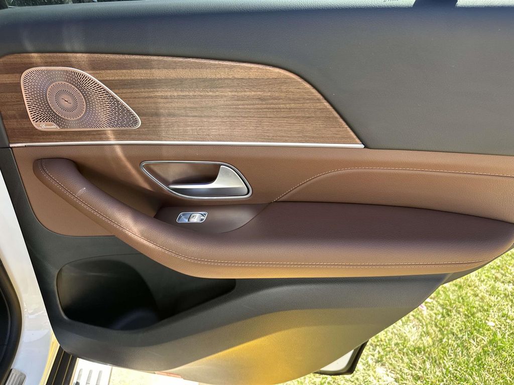 Thumbnail: 2025 Mercedes-Benz GLE - 21