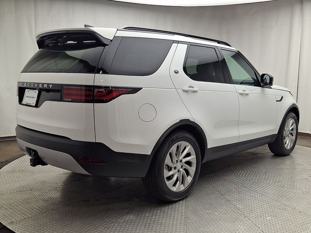 Thumbnail: 2026 Land Rover Discovery - 3