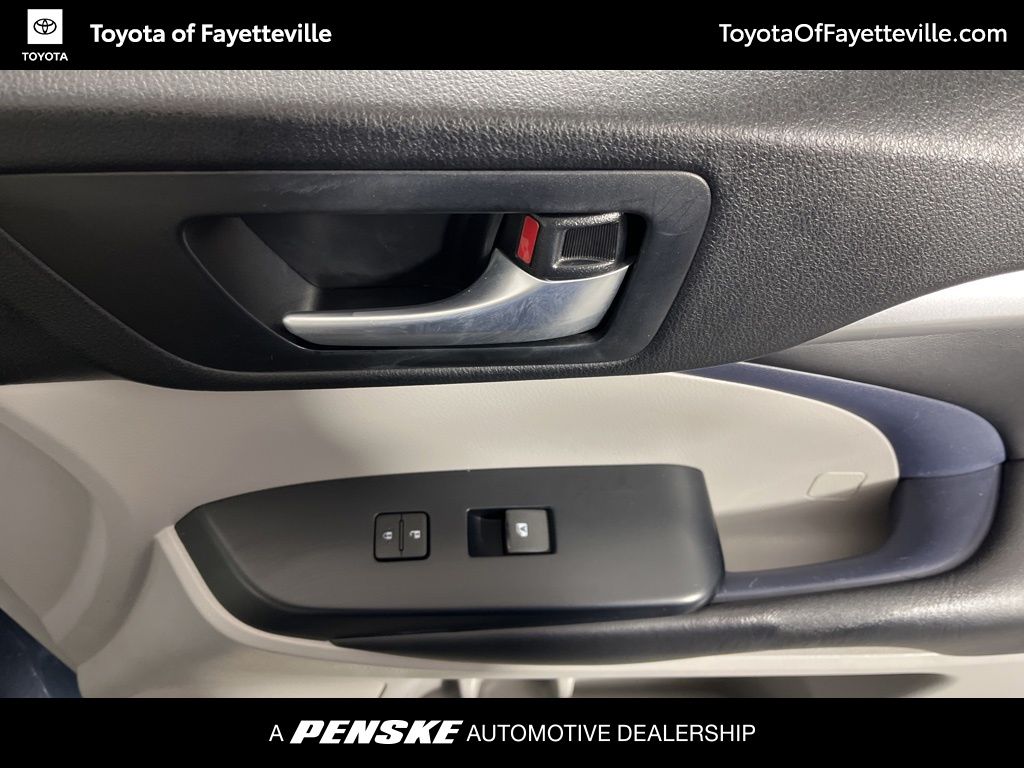 Thumbnail: 2019 Toyota Highlander - 11