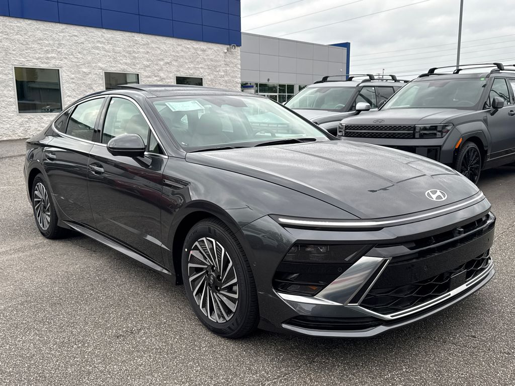 2025 Hyundai Sonata Hybrid Limited photo 2