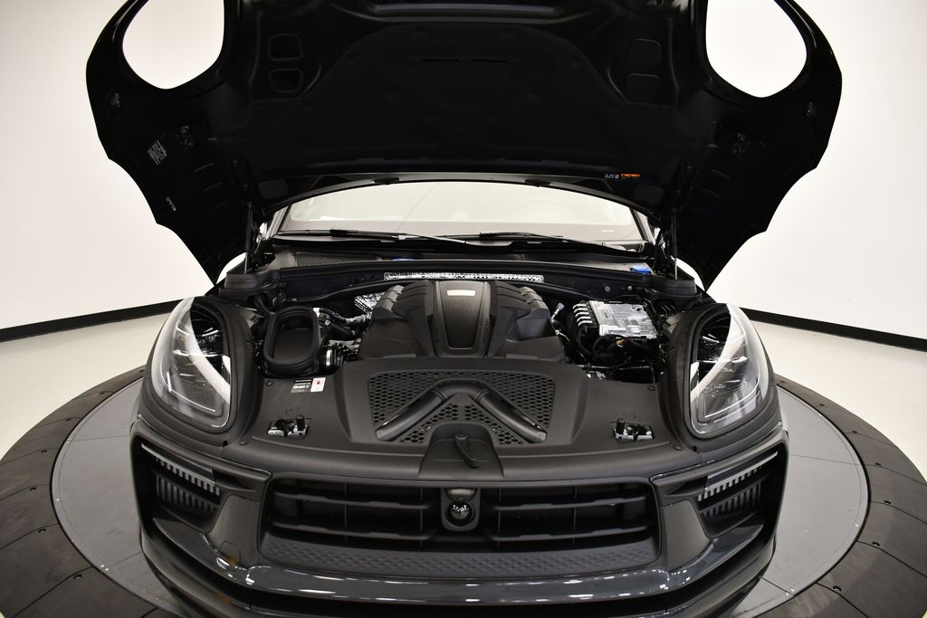 Thumbnail: 2026 Porsche Macan - 13
