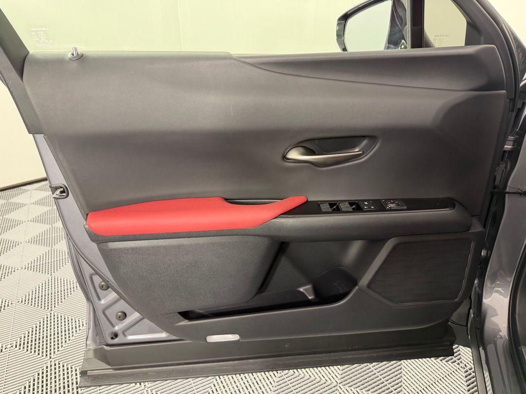 Thumbnail: 2021 Lexus UX - 15